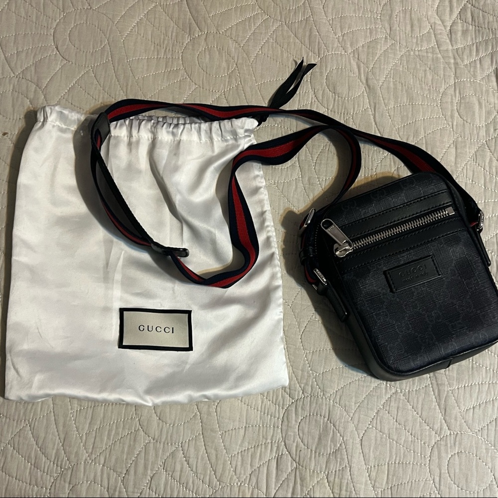 WORN THREE TIMES GUCCI MESSENGER CAMERA BAG